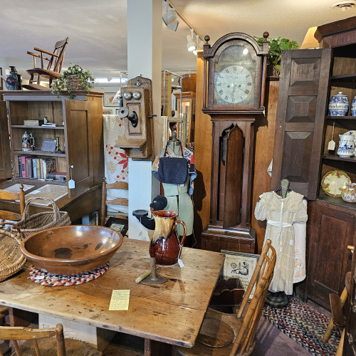 Antiques, Gifts & Furnishings